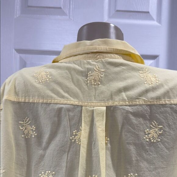 TALBOTS modern classic shirt with floral embroidery. - Picture 4 of 7